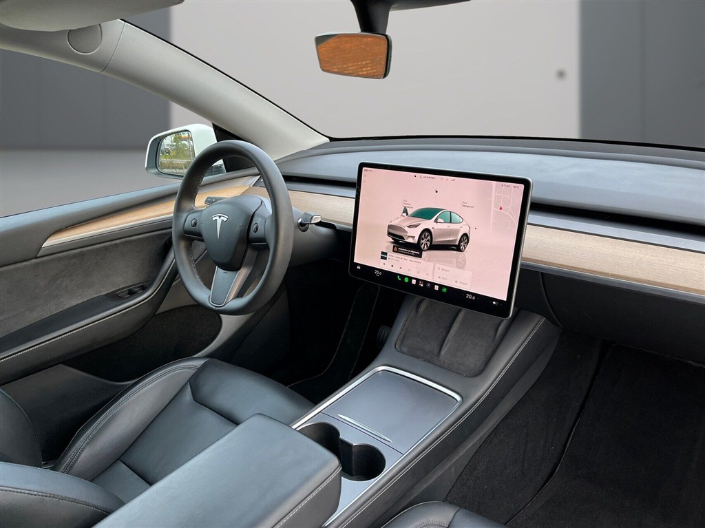 Tesla Model Y EL RWD 299HK 5d Aut. - Image 8