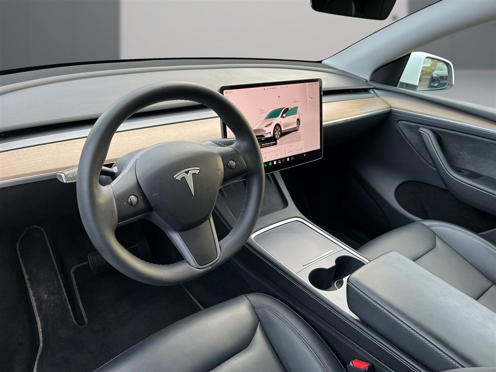 Tesla Model Y EL RWD 299HK 5d Aut. - Image 9