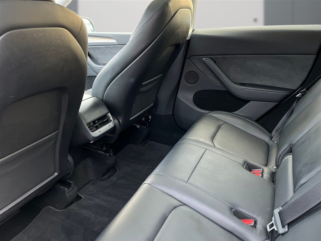 Tesla Model Y EL RWD 299HK 5d Aut. - Image 11
