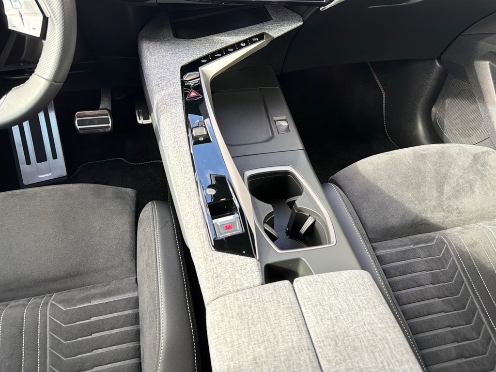 Peugeot e-3008 EL GT 210HK 5d Aut. - Image 11