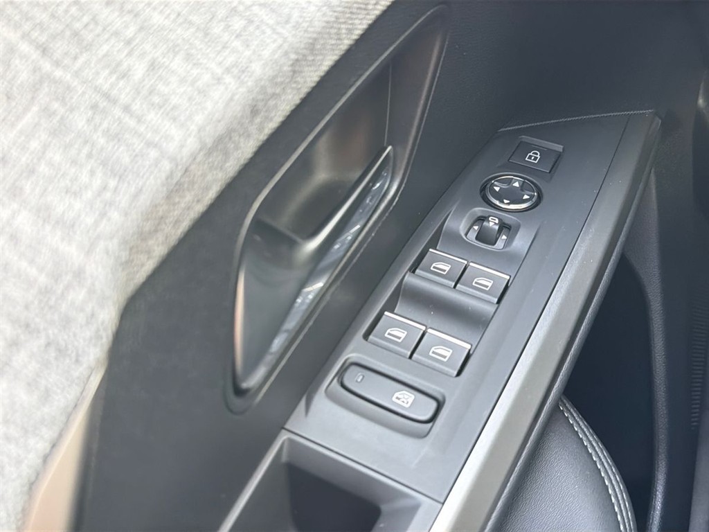 Peugeot e-3008 EL GT 210HK 5d Aut. - Image 17