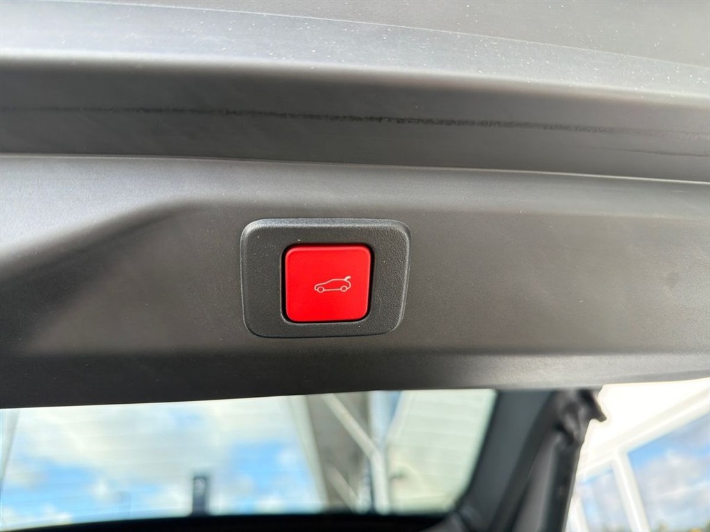 Peugeot e-3008 EL GT 210HK 5d Aut. - Image 19