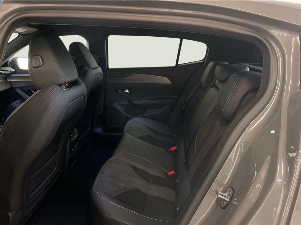 Peugeot e-408 EL GT 210HK 5d Aut. - Image 12