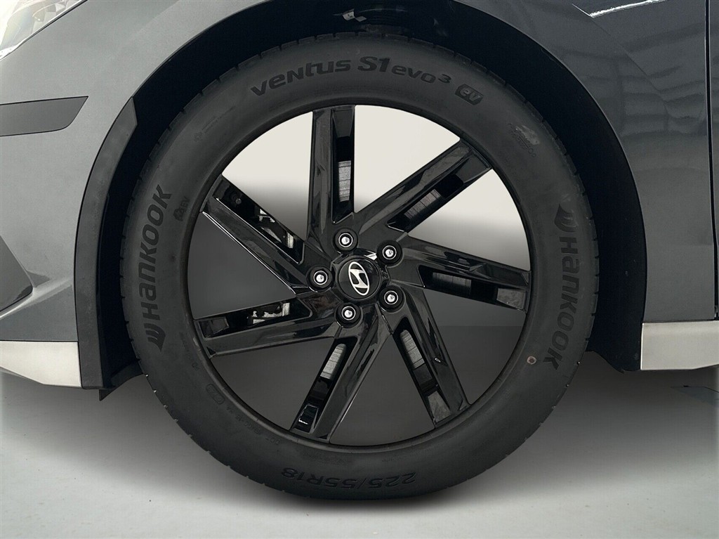 Hyundai Ioniq 6 Electric 77,4 kWh Essential 229HK Aut. - Image 9