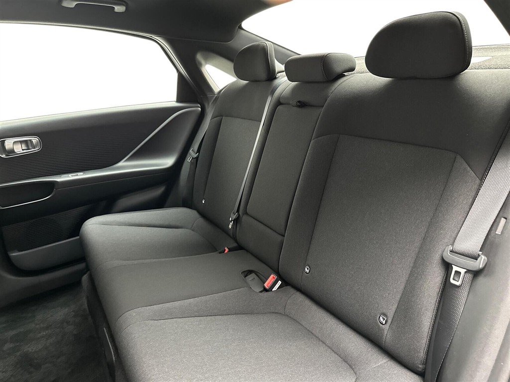 Hyundai Ioniq 6 Electric 77,4 kWh Essential 229HK Aut. - Image 13