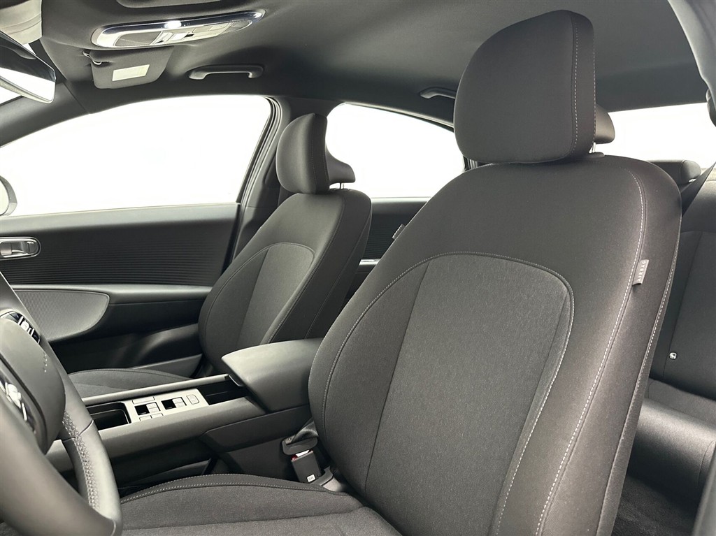 Hyundai Ioniq 6 Electric 77,4 kWh Essential 229HK Aut. - Image 19