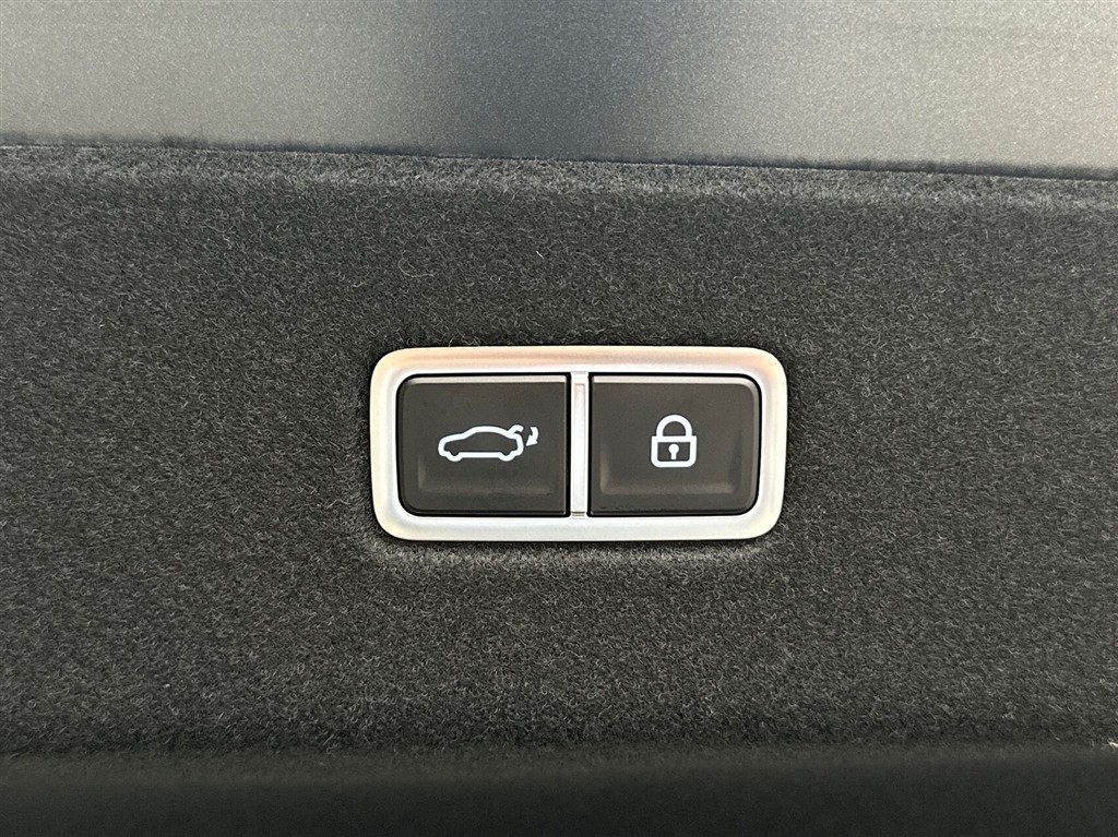 Hyundai Ioniq 6 Electric 77,4 kWh Essential 229HK Aut. - Image 20