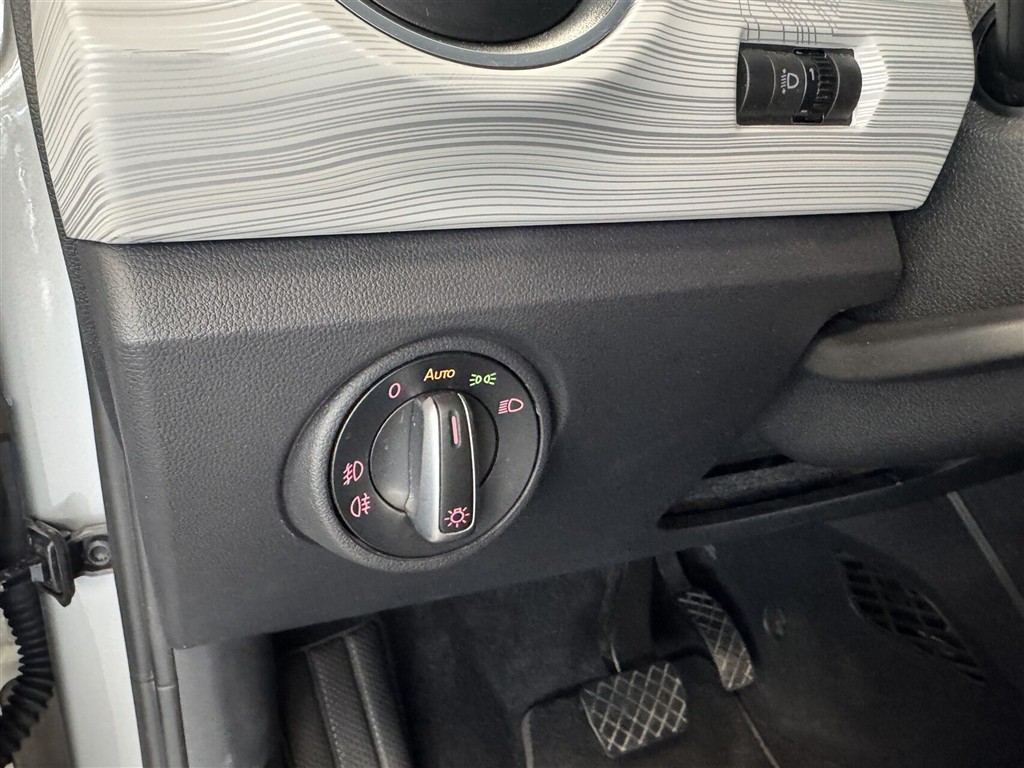 Seat Mii EL 83HK 5d Aut. - Image 19