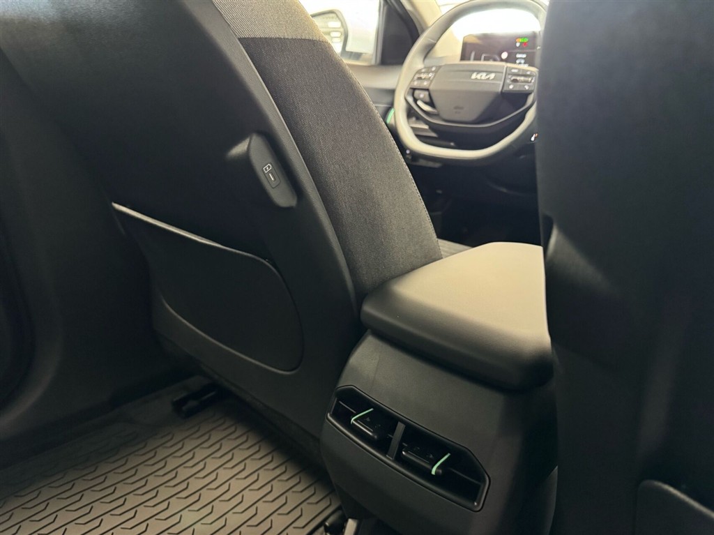 Kia EV4 Standard Range Access 204HK 5d Aut. - Image 11