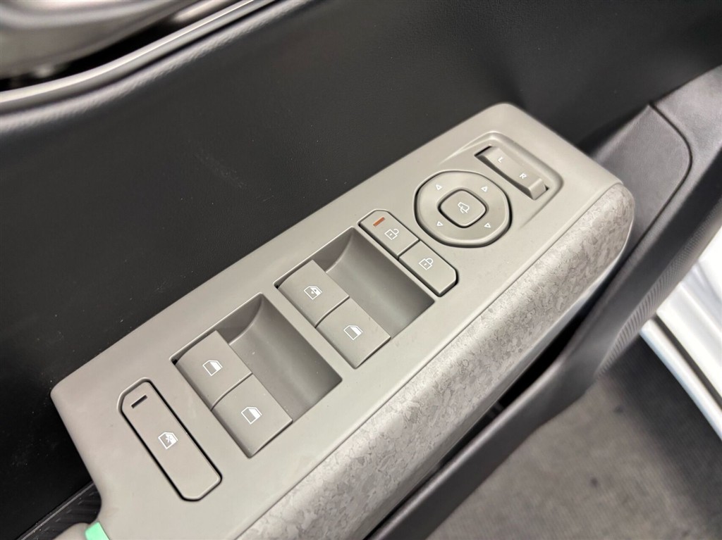 Kia EV4 Standard Range Access 204HK 5d Aut. - Image 10