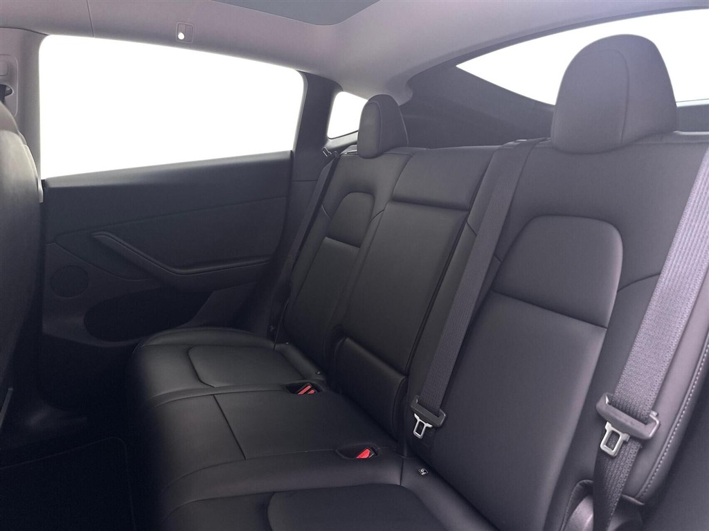 Tesla Model Y EL Long Range AWD 514HK 5d Aut. - Image 13