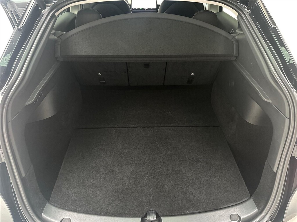 Tesla Model Y EL Long Range AWD 514HK 5d Aut. - Image 14