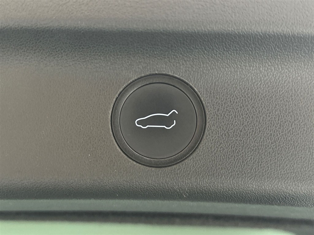 Tesla Model Y EL Long Range AWD 514HK 5d Aut. - Image 20