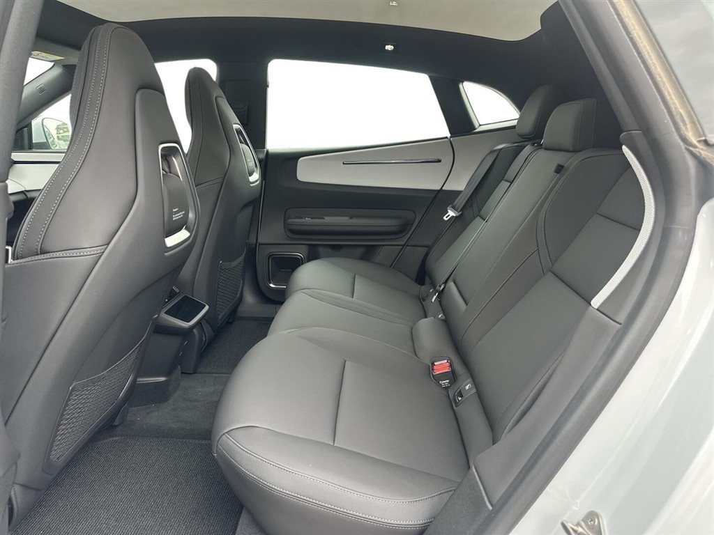 Polestar 4 EL LRSM Plus Pilot 272HK 5d Aut. - Image 6