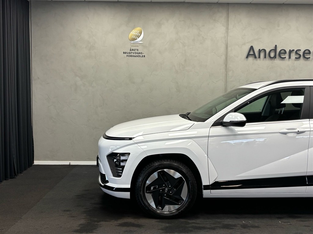 Hyundai Kona Electric 65,4 kWh Essential Long Range 217HK 5d Aut. - Image 4