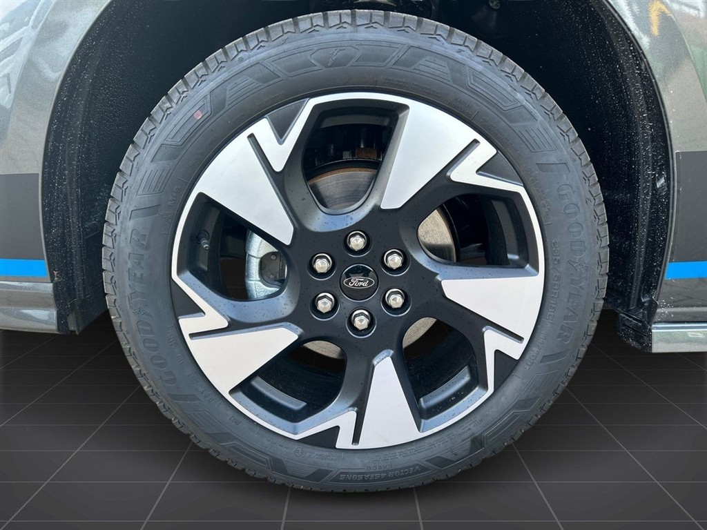 Ford E-Transit Custom 340 L2H1 EL Sport 286HK Van Aut. - Image 5
