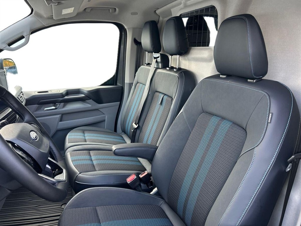 Ford E-Transit Custom 340 L2H1 EL Sport 286HK Van Aut. - Image 9