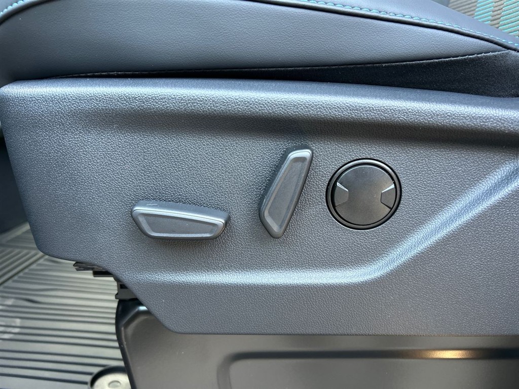 Ford E-Transit Custom 340 L2H1 EL Sport 286HK Van Aut. - Image 18