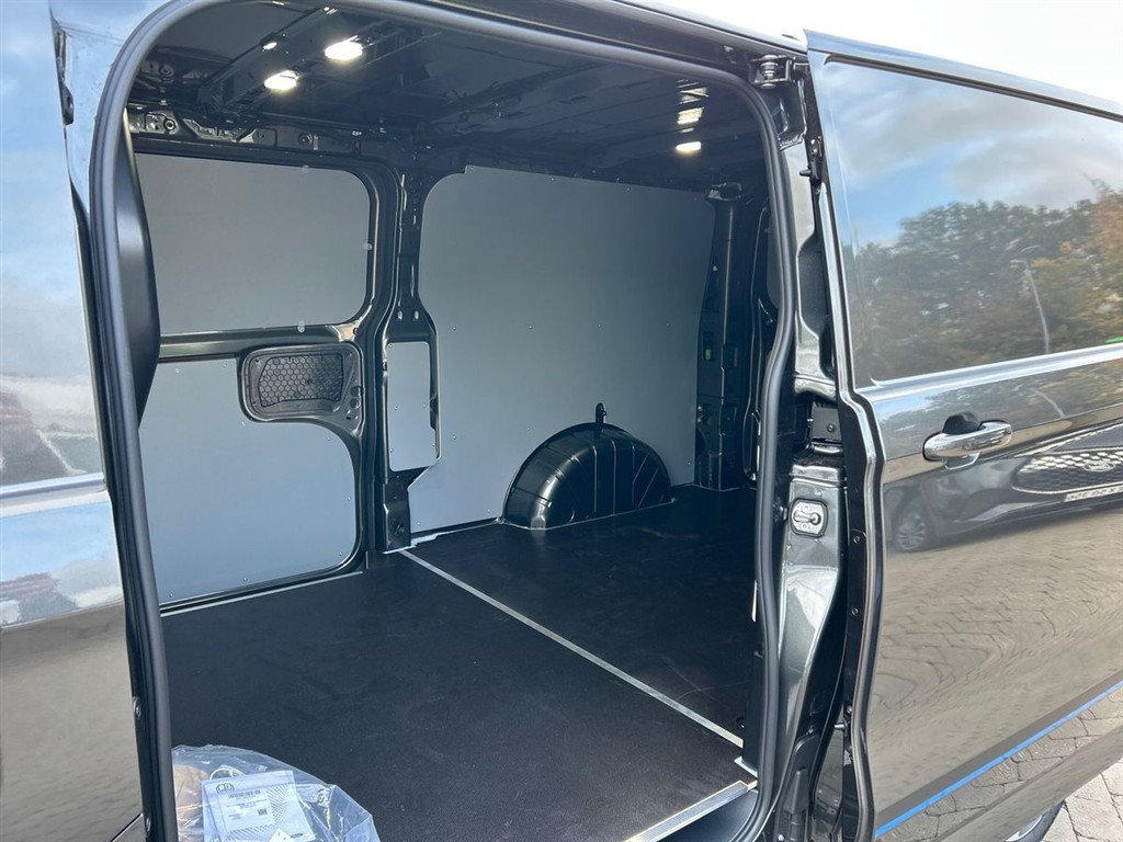 Ford E-Transit Custom 340 L2H1 EL Sport 286HK Van Aut. - Image 20