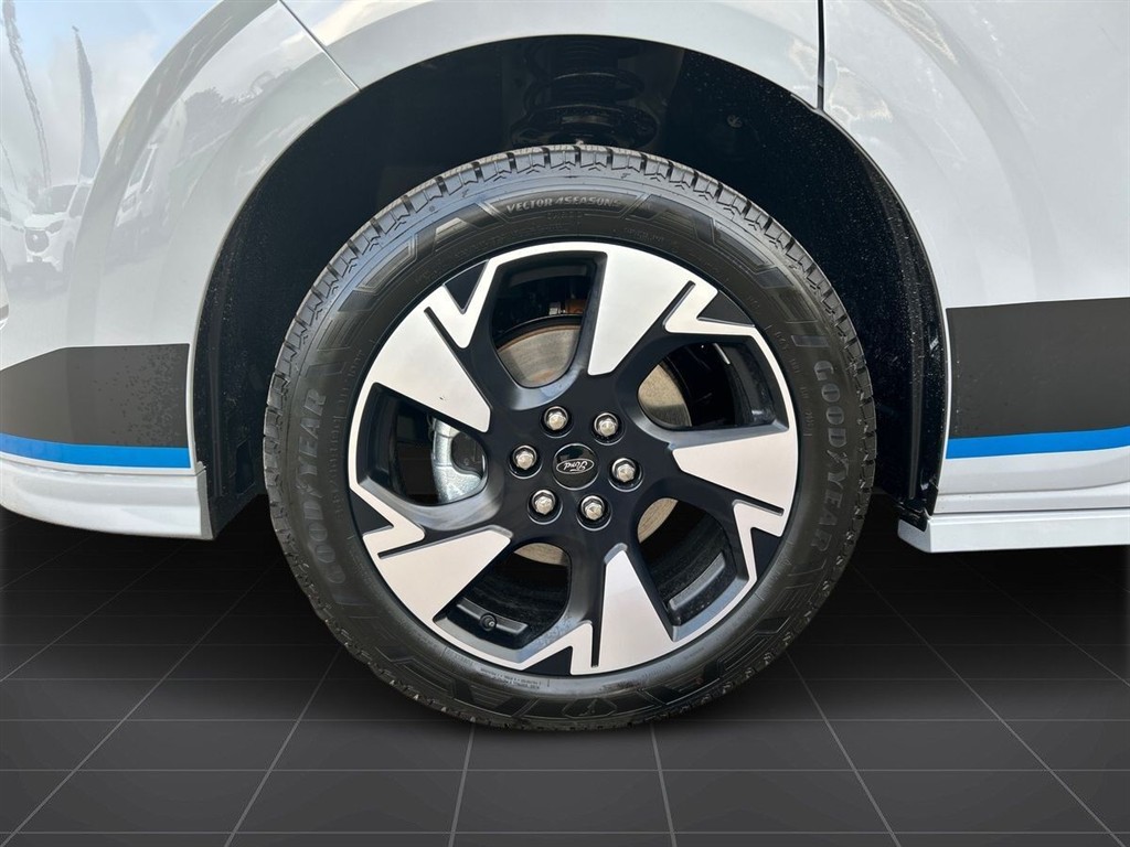 Ford E-Transit Custom 340 L2H1 EL Sport 286HK Van Aut. - Image 7