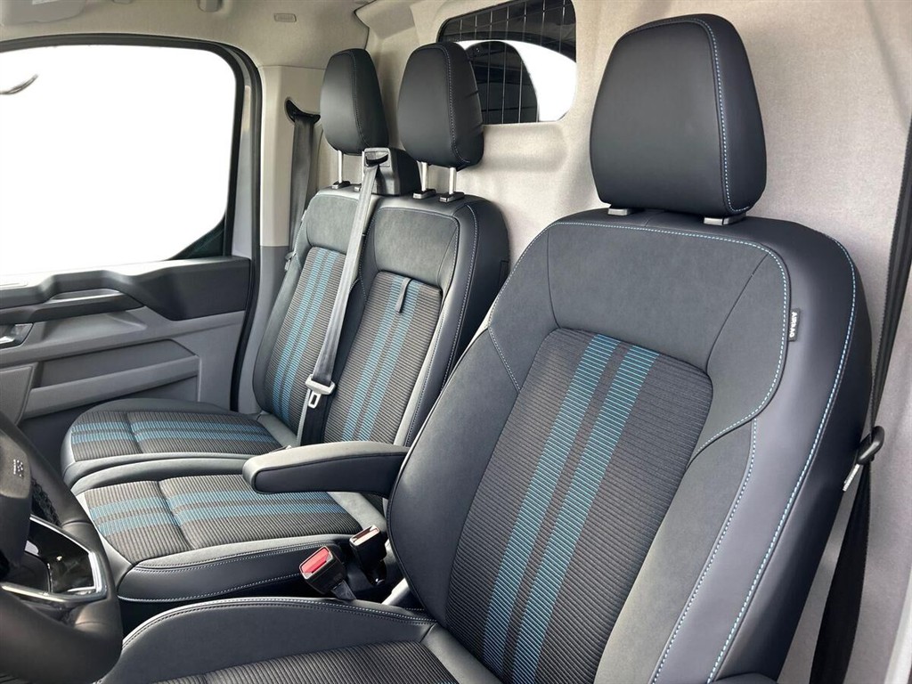 Ford E-Transit Custom 340 L2H1 EL Sport 286HK Van Aut. - Image 15