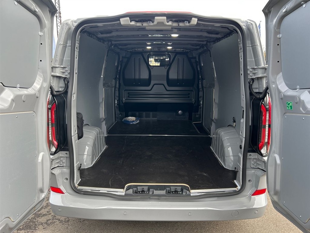 Ford E-Transit Custom 340 L2H1 EL Sport 286HK Van Aut. - Image 11