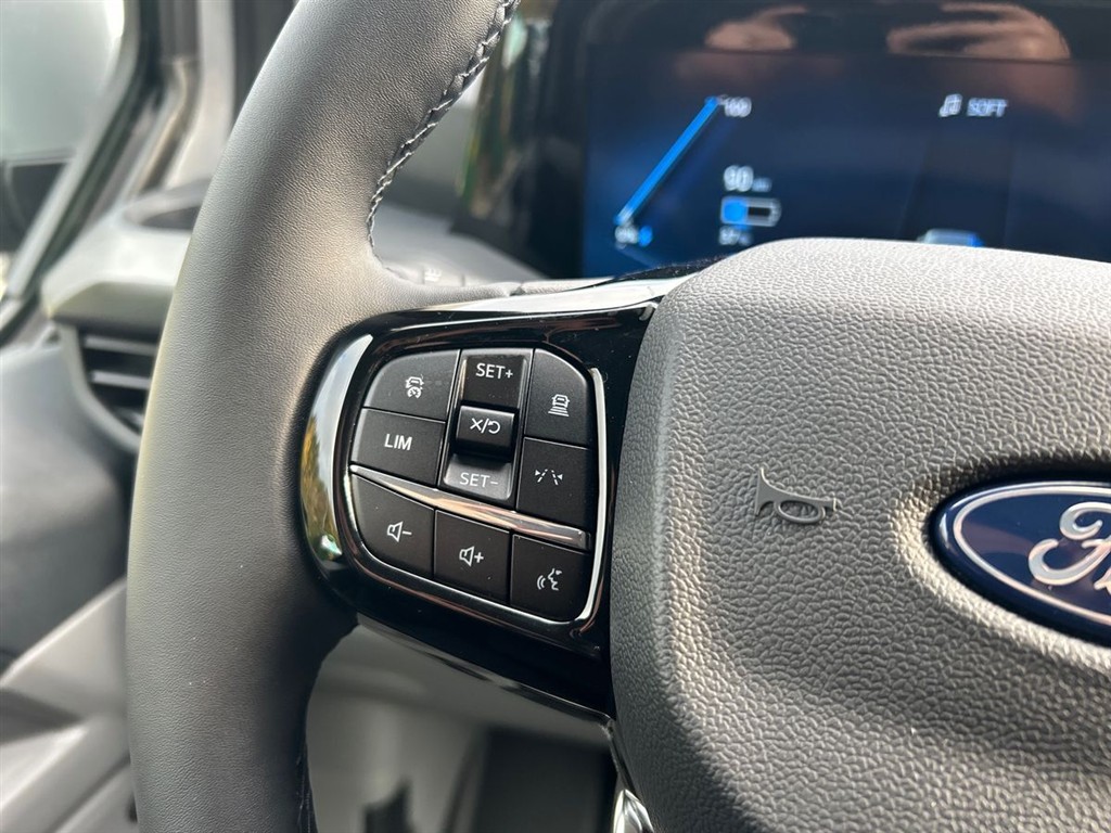 Ford E-Transit Custom 340 L2H1 EL Sport 286HK Van Aut. - Image 18