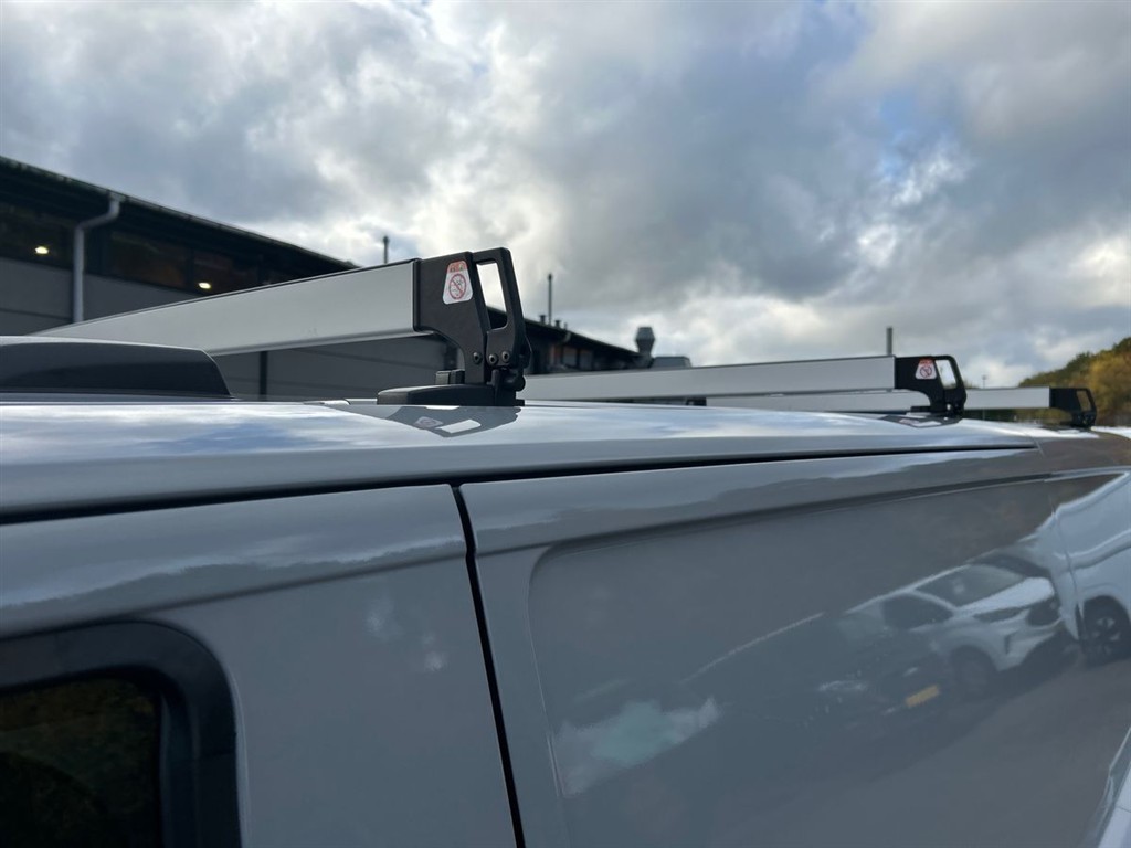 Ford E-Transit Custom 340 L2H1 EL Sport 286HK Van Aut. - Image 13