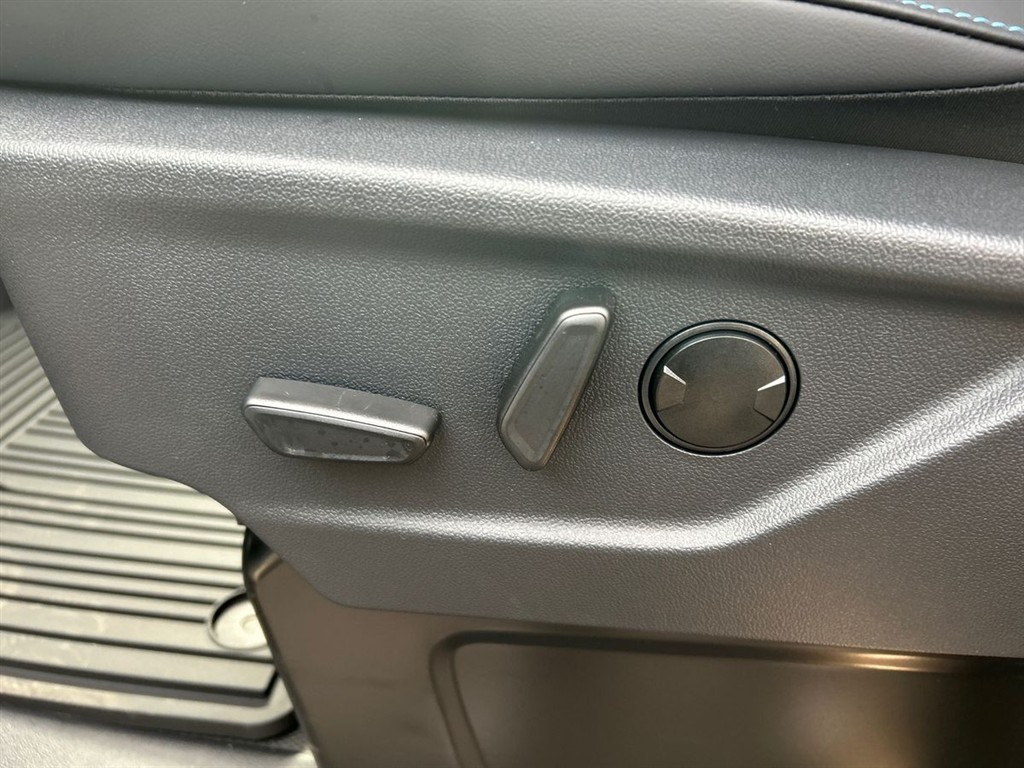 Ford E-Transit Custom 340 L2H1 EL Sport 286HK Van Aut. - Image 22