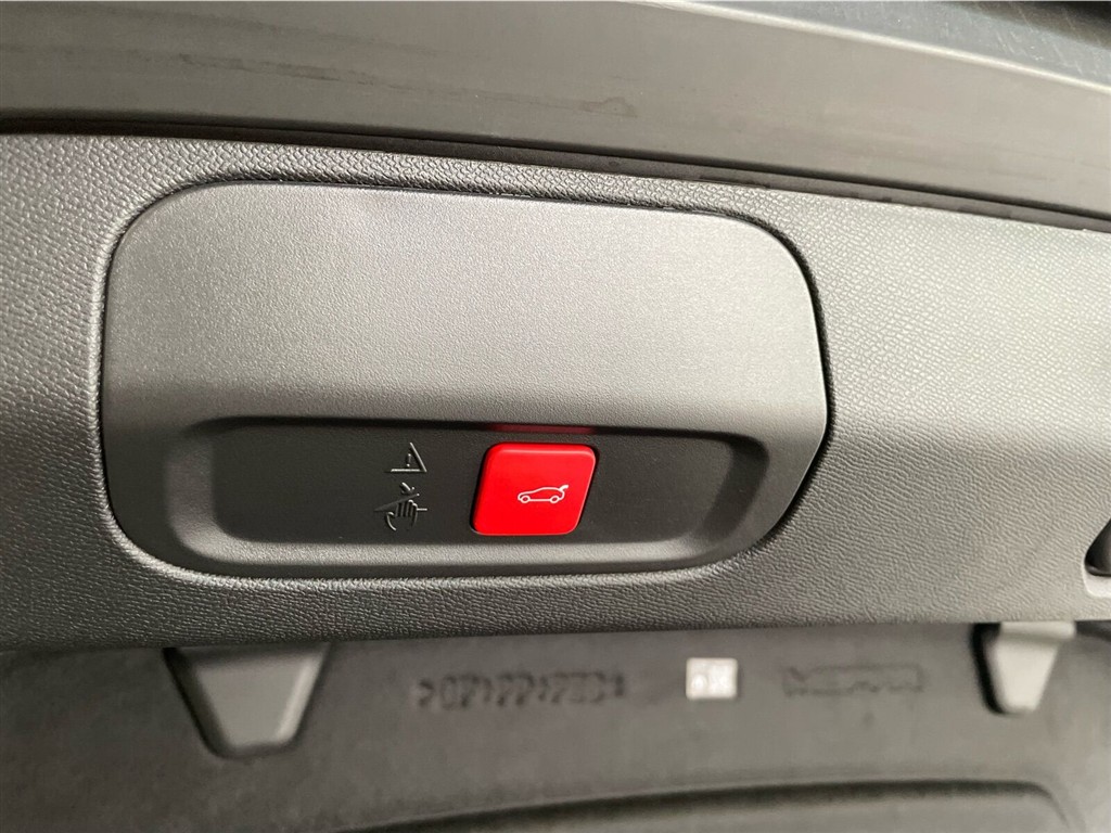 Peugeot e-408 EL GT 210HK 5d Aut. - Image 26