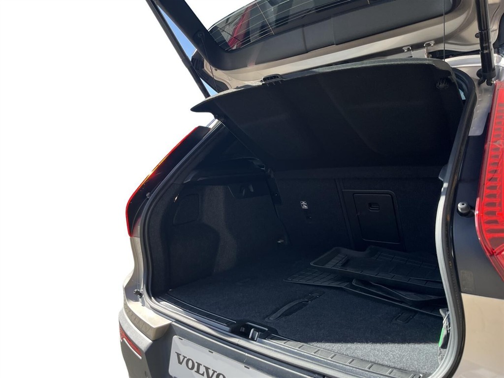 Volvo XC40 Recharge Extended Range Ultimate 252HK 5d Aut. - Image 11
