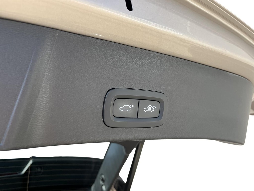 Volvo XC40 Recharge Extended Range Ultimate 252HK 5d Aut. - Image 12