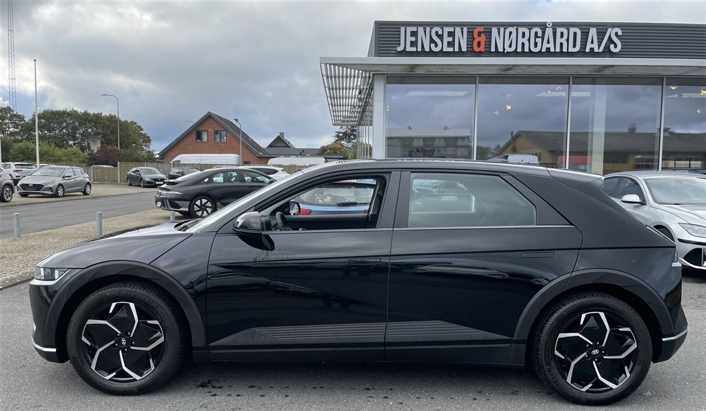 Hyundai Ioniq 5 Electric 77,4 kWh Essential 229HK 5d Aut. - Image 2