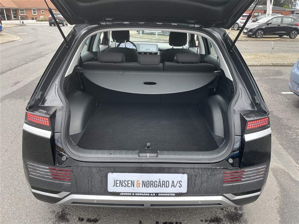 Hyundai Ioniq 5 Electric 77,4 kWh Essential 229HK 5d Aut. - Image 4
