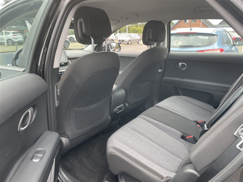 Hyundai Ioniq 5 Electric 77,4 kWh Essential 229HK 5d Aut. - Image 5