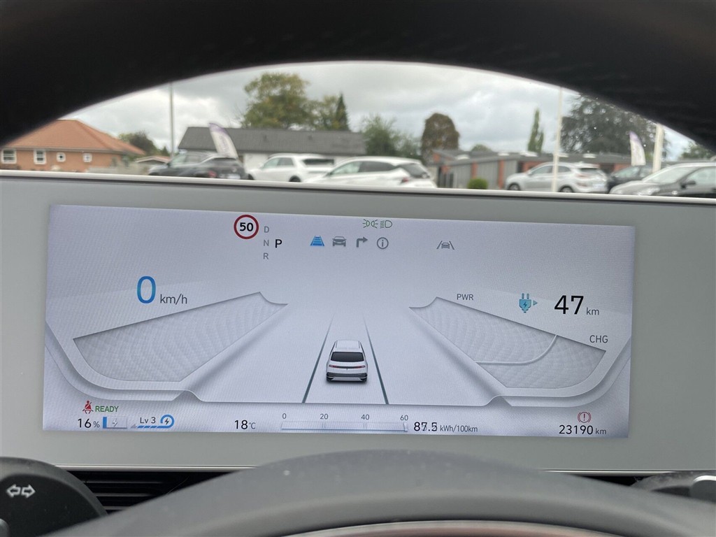 Hyundai Ioniq 5 Electric 77,4 kWh Essential 229HK 5d Aut. - Image 6