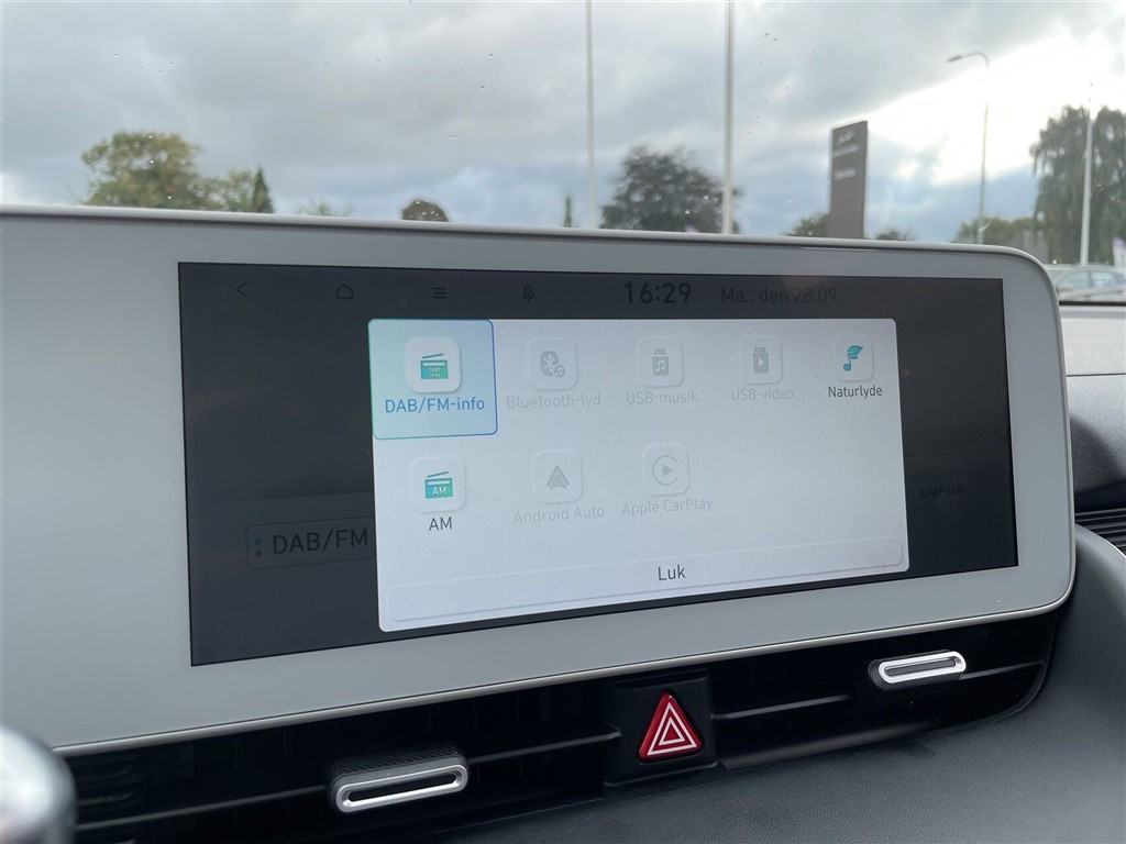 Hyundai Ioniq 5 Electric 77,4 kWh Essential 229HK 5d Aut. - Image 11