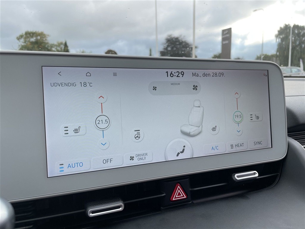 Hyundai Ioniq 5 Electric 77,4 kWh Essential 229HK 5d Aut. - Image 12