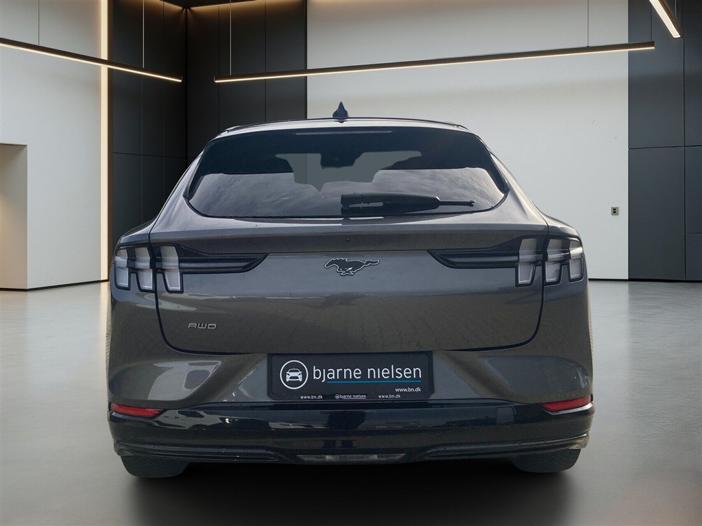 Ford Mustang Mach-E EL UR AWD 351HK 5d Aut. - Image 3