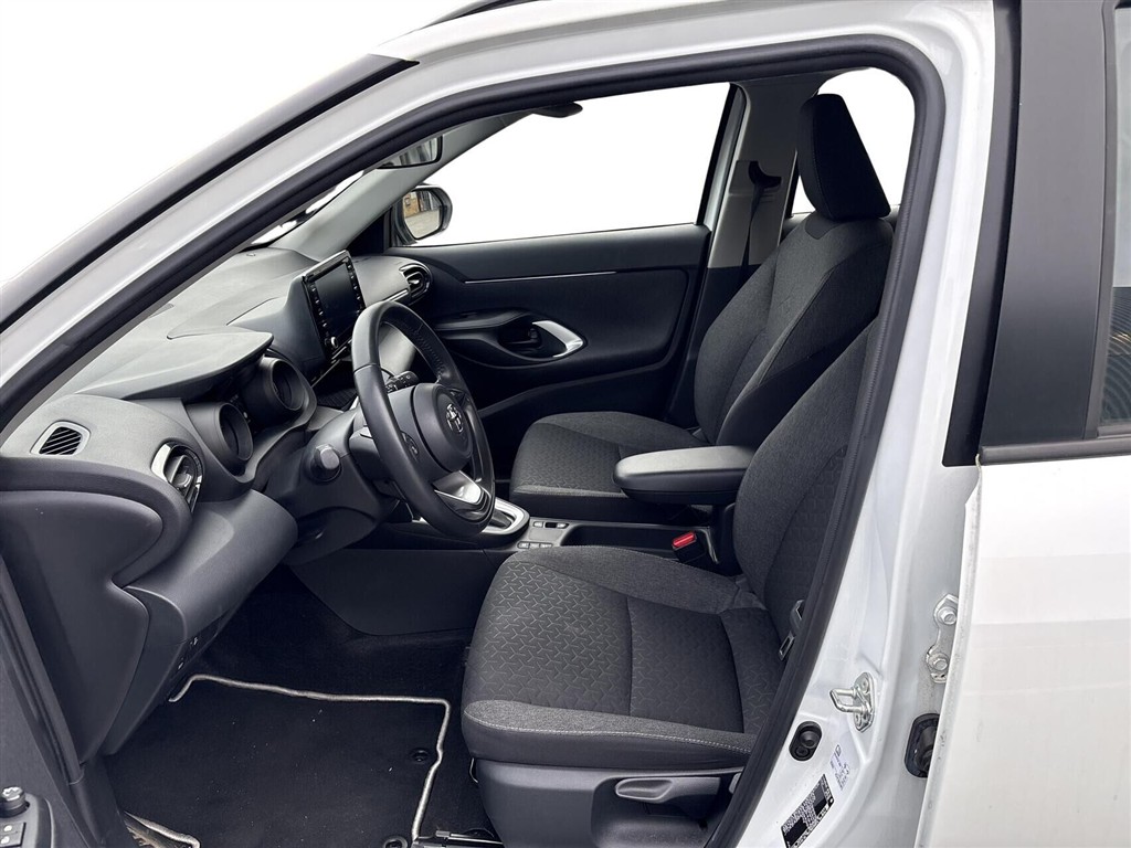 Toyota Yaris Cross 1,5 Hybrid Essential Comfort 116HK 5d Trinl. Gear - Image 4