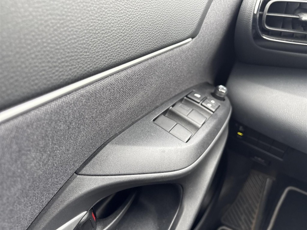 Toyota Yaris Cross 1,5 Hybrid Essential Comfort 116HK 5d Trinl. Gear - Image 17