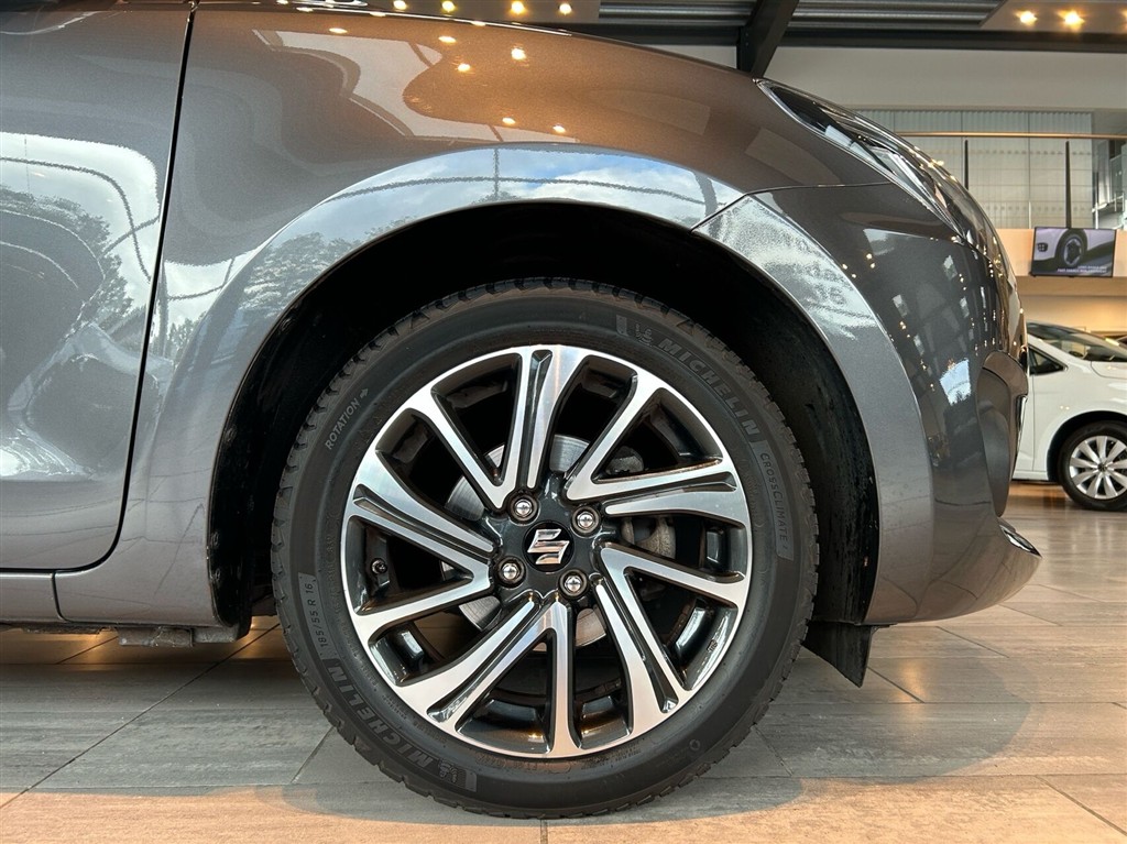 Suzuki Swift 1,2 Dualjet Mild hybrid Exclusive AEB CVT 83HK 5d Trinl. Gear - Image 4