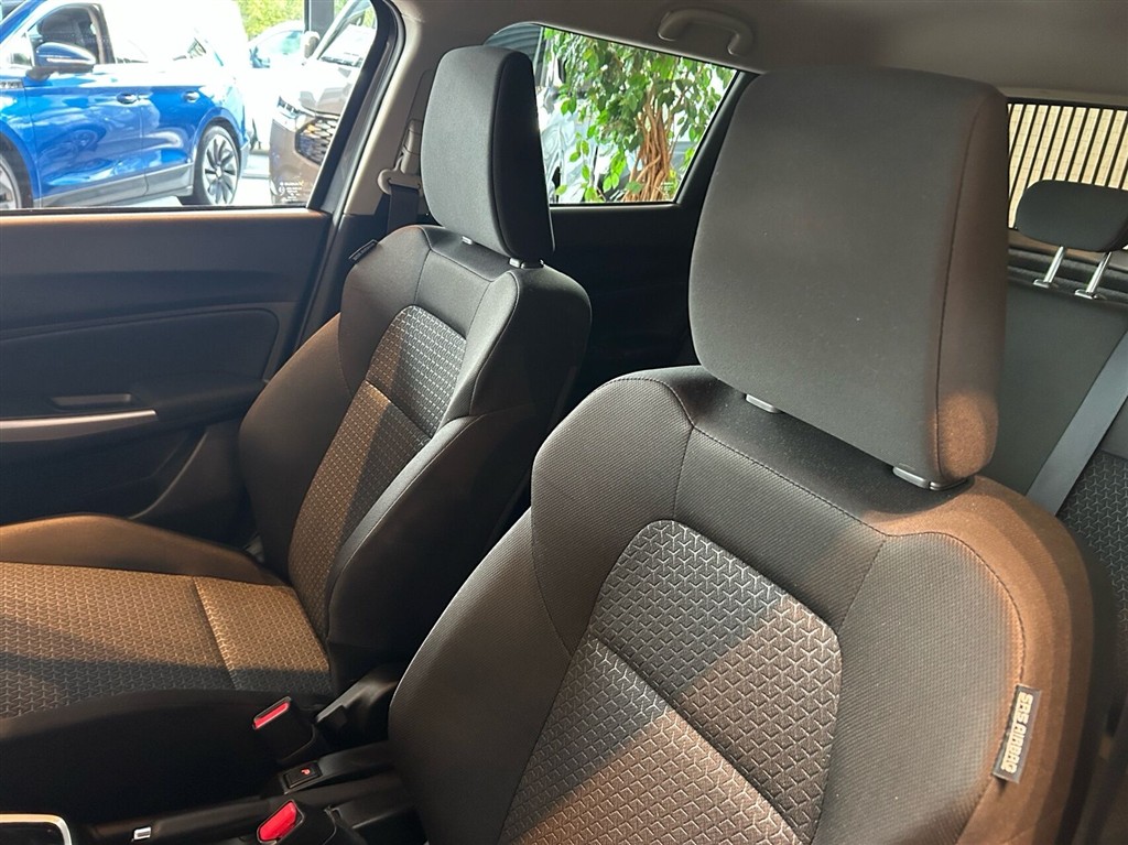 Suzuki Swift 1,2 Dualjet Mild hybrid Exclusive AEB CVT 83HK 5d Trinl. Gear - Image 6
