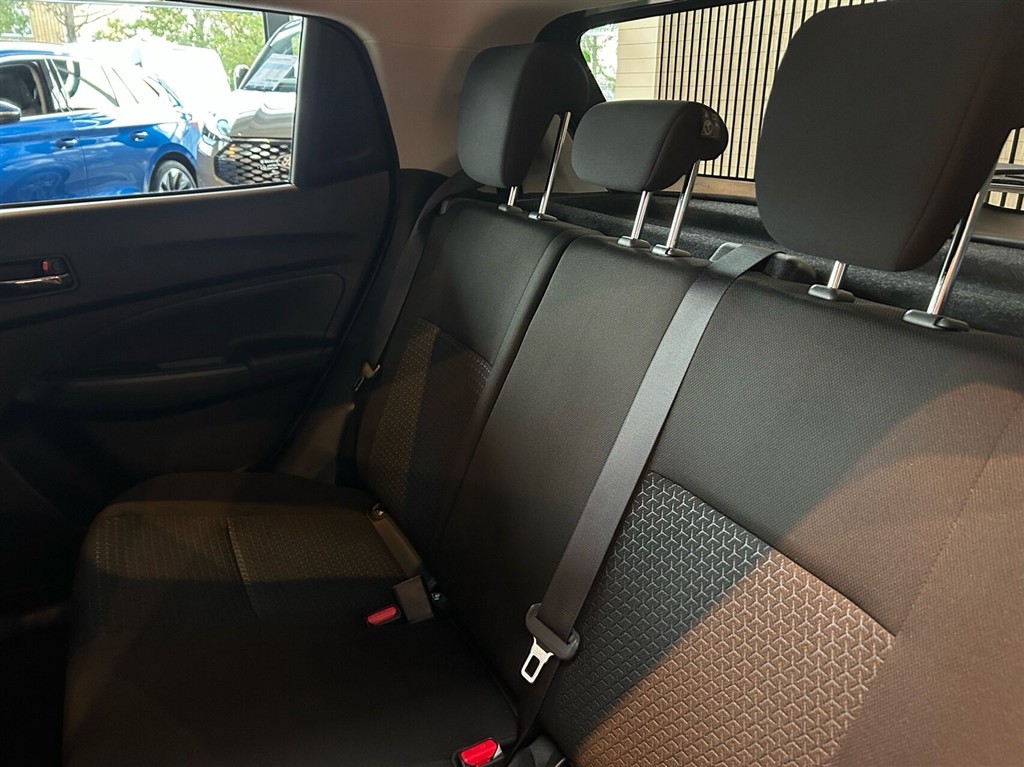 Suzuki Swift 1,2 Dualjet Mild hybrid Exclusive AEB CVT 83HK 5d Trinl. Gear - Image 7