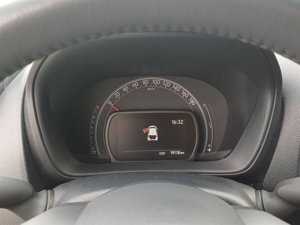 Toyota Aygo X 1,0 VVT-I Active 72HK 5d - Image 13