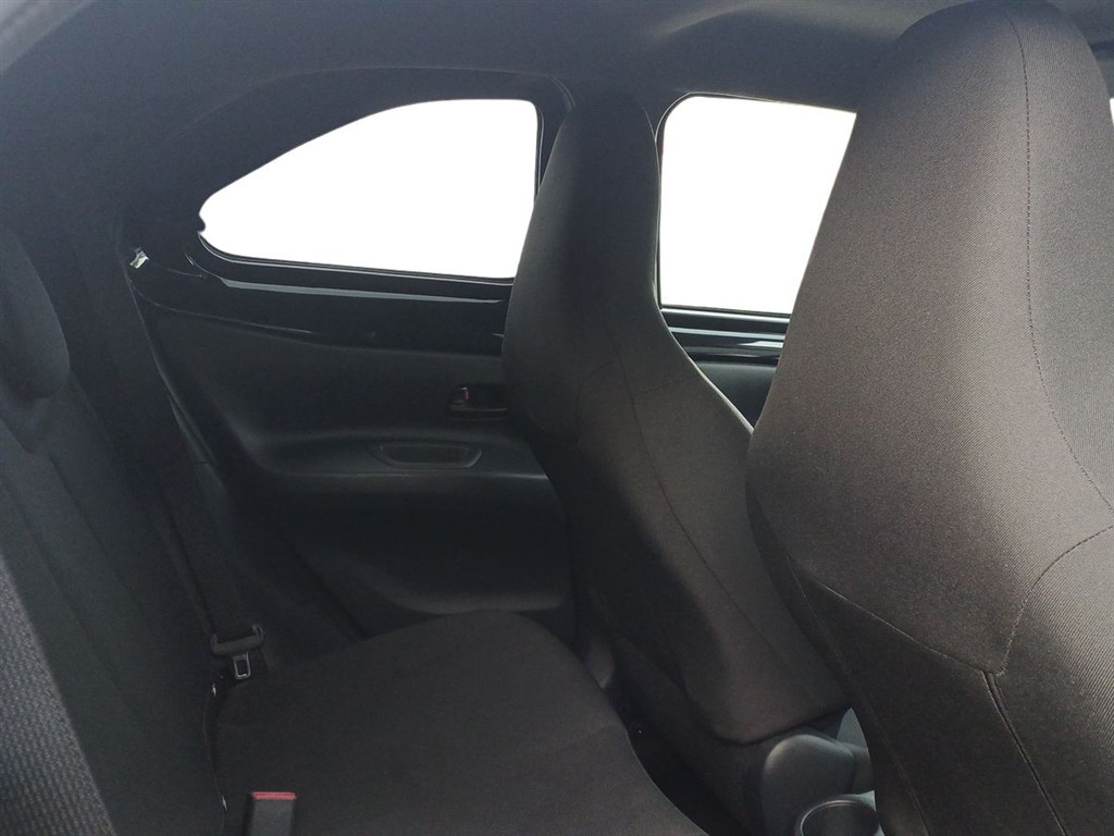 Toyota Aygo X 1,0 VVT-I Active 72HK 5d - Image 16