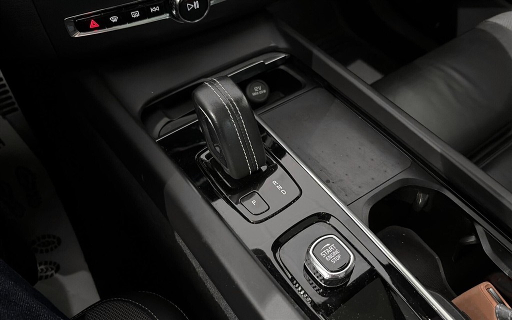 Volvo XC60 2,0 T6 Recharge Plugin-hybrid R-design AWD 350HK 5d 8g Aut. - Image 14