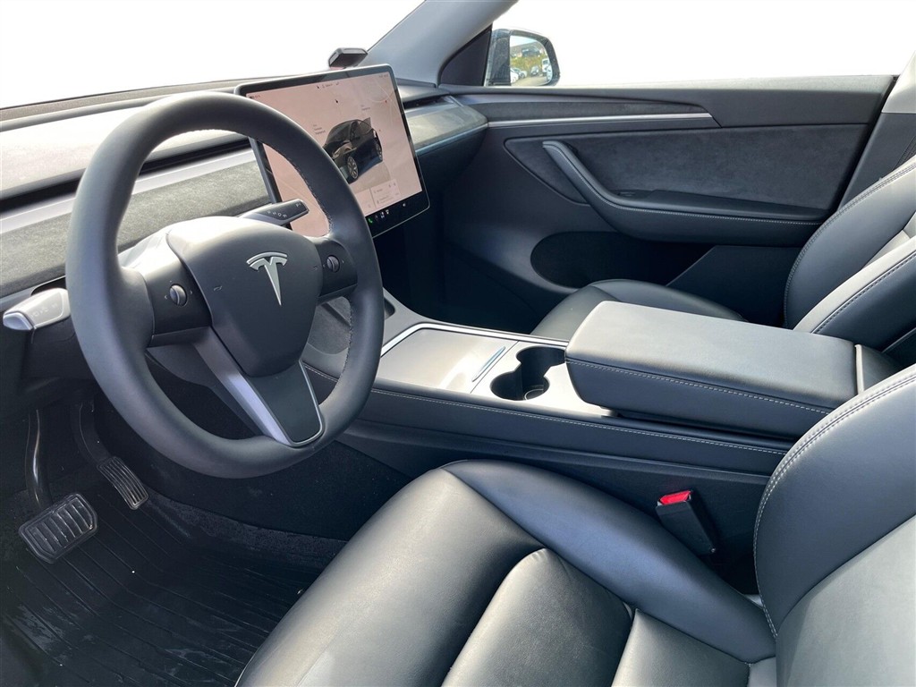 Tesla Model Y EL RWD 299HK 5d Aut. - Image 3