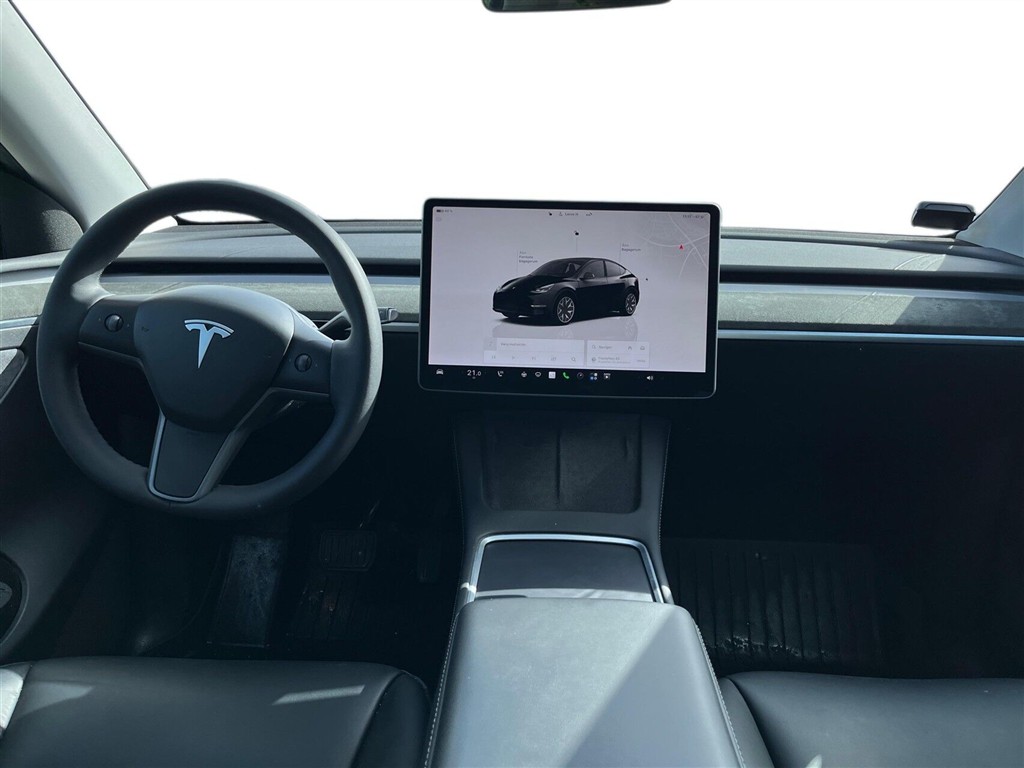 Tesla Model Y EL RWD 299HK 5d Aut. - Image 4