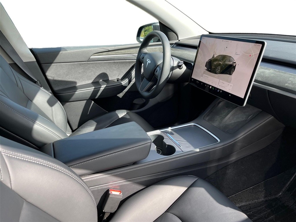 Tesla Model Y EL RWD 299HK 5d Aut. - Image 10